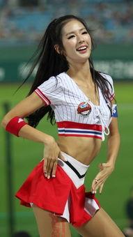 日韩女星惊艳开球视频大全,球技与美貌并存！